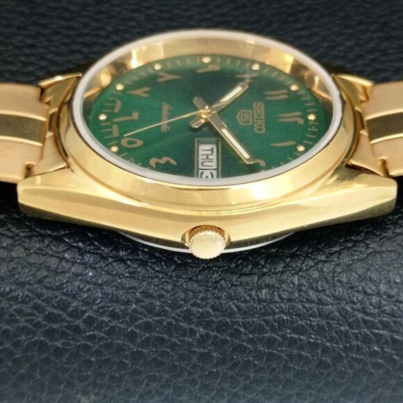 Vintage 1975 Seiko Automatic Mens Gold Watch W/daydate & Green accents - Picture 5 of 8
